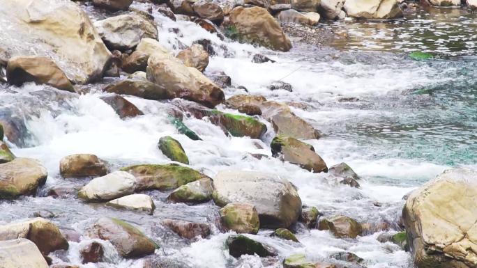 小溪小河涓涓细流流水潺潺实拍