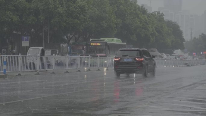 城市雨天