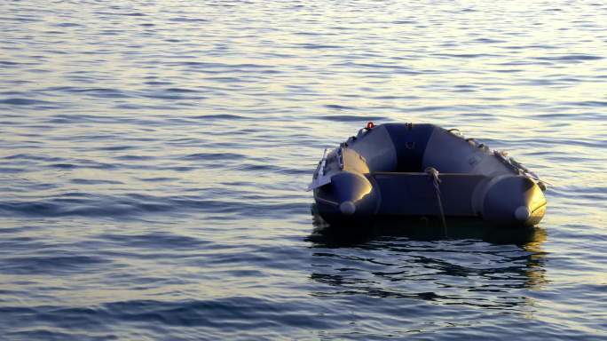 4K水上救援漂浮救生艇皮划艇