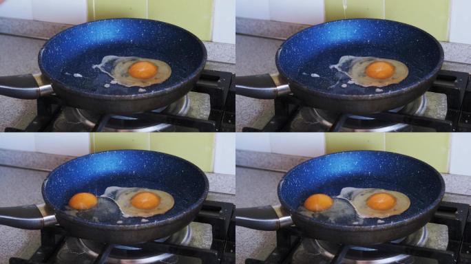 平底锅煎鸡蛋健康营养早餐