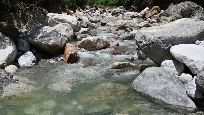 4K山间天然溪流