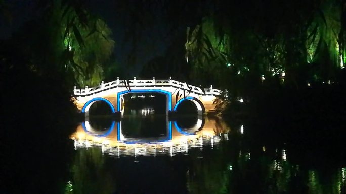 大明湖风景区夜景