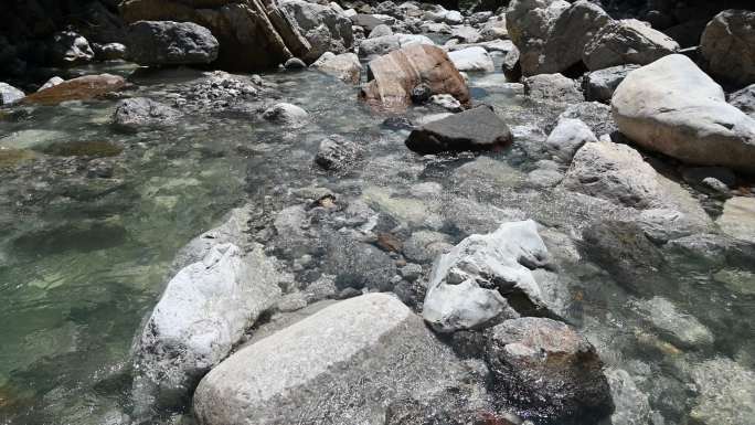 4K天然小溪泉水