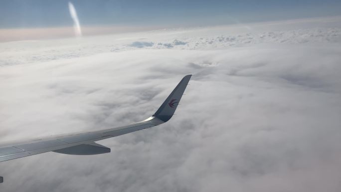 【4K】飞机穿过云雾