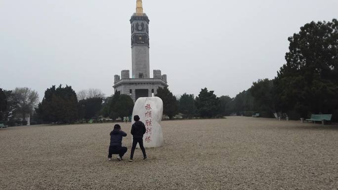 苍松翠柏常伴英烈--旅顺胜利塔