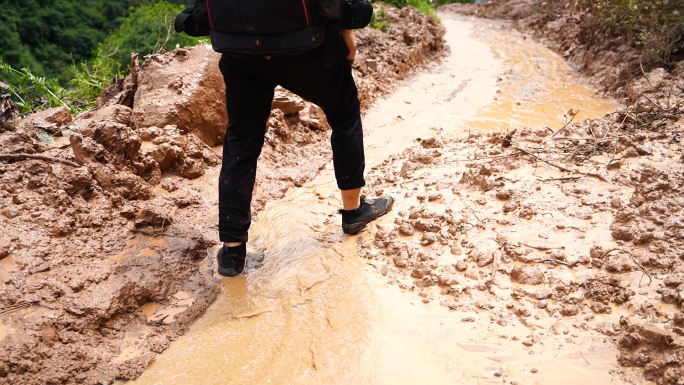 道路泥泞-走泥巴路-泥石流