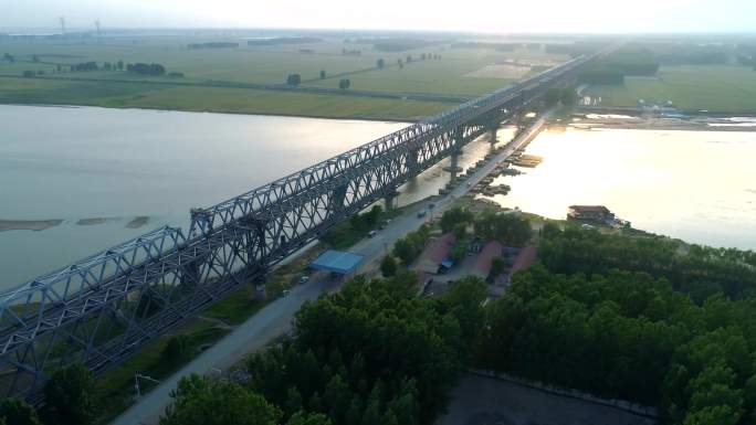 黄河铁路桥火车