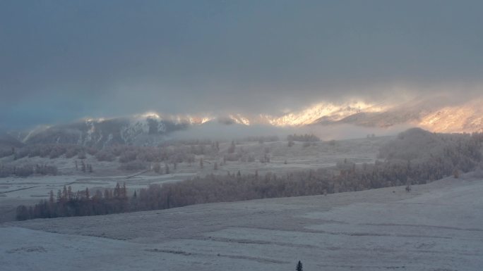 冬季美景禾木雪乡航拍日出日照金山