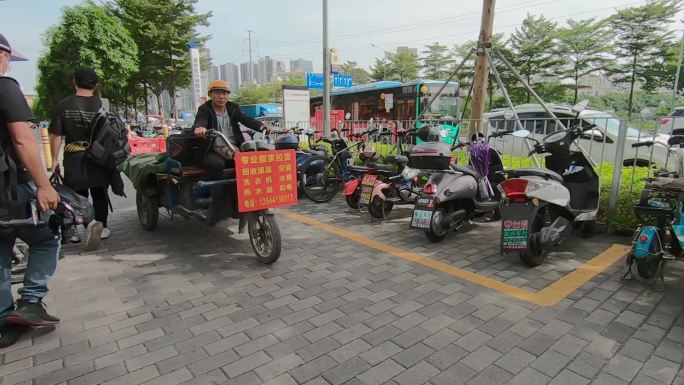 深圳骑摩托城管骑三轮车收废品小贩
