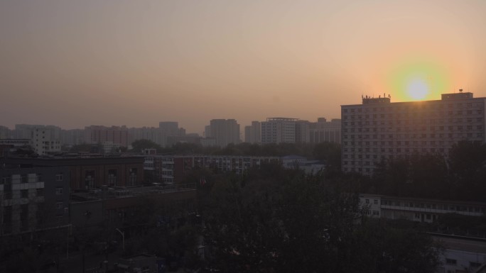 北京雾霾夕阳高压线路建筑工地4k素材