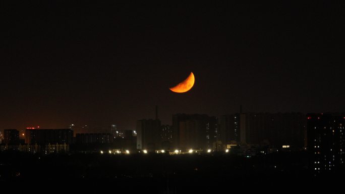 4K实拍城市的月光半月弯月月亮走