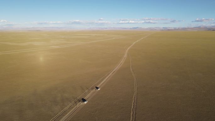 【航拍】西藏无人区大草原土路行车