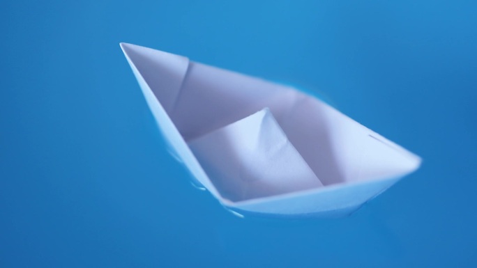 白色的小纸船