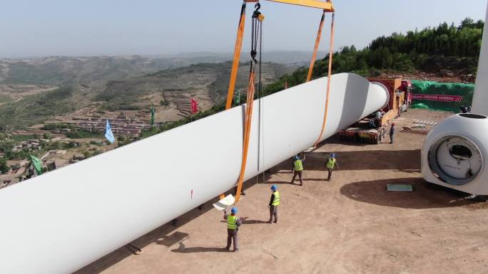中国能建发电风车安装