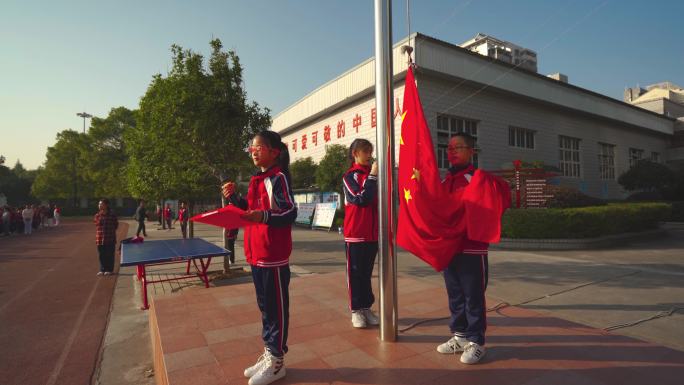 4K小学校园周一升旗移动空镜