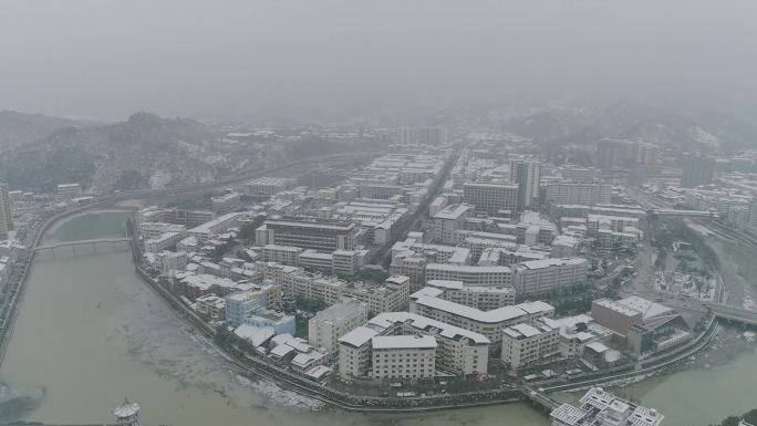 航拍4k被大雪覆盖的城市