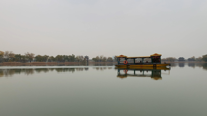 颐和园旅游乘船游湖4k
