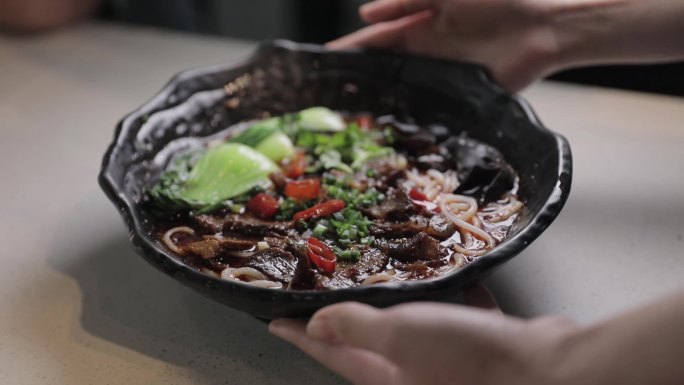 高铁面条包点餐饮