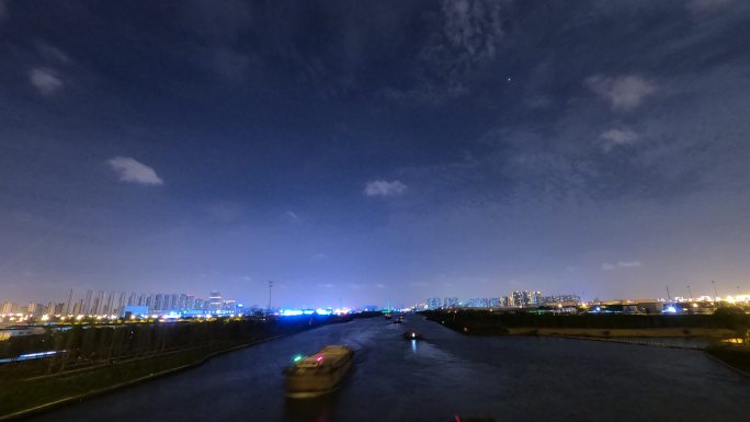 繁忙的京杭运河夜景