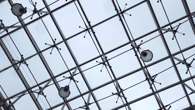 透明玻璃屋顶天窗极简主义