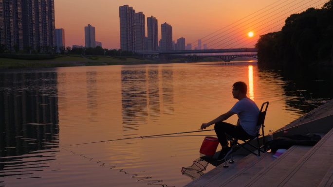 【原创】夕阳下孤独的钓鱼身影