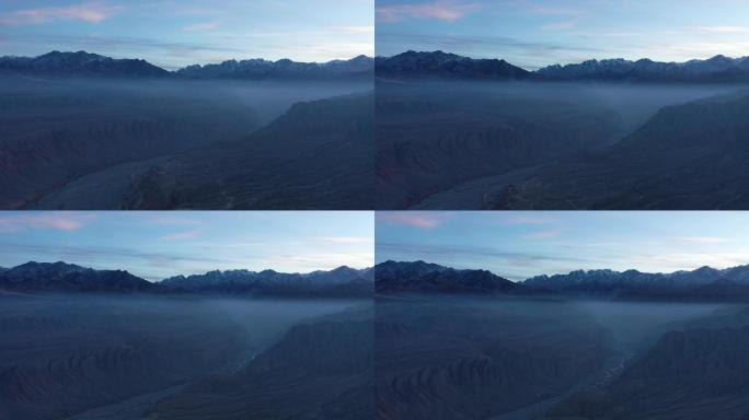 山谷浓雾