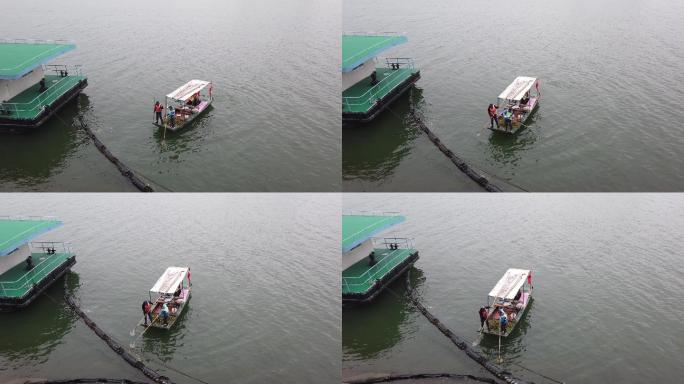 襄阳汉江清漂队驾船在河流里打捞清除水草