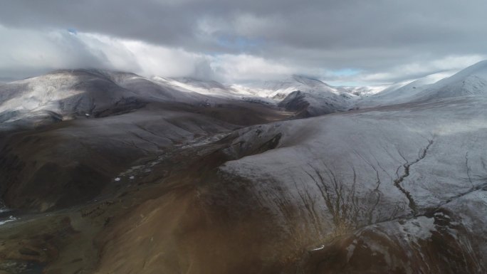 雪后高原山顶