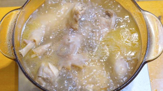 鸡汤-沸腾的鸡汤-煲鸡汤炖鸡汤