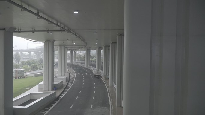 重庆机场外面的马路