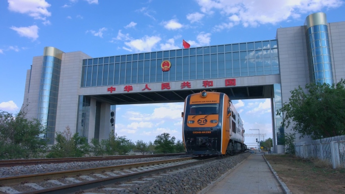 二连浩特国门火车