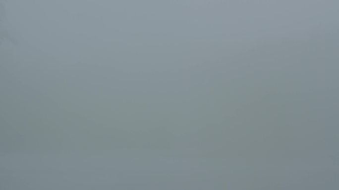 4K山顶湖面雾气飘散延时