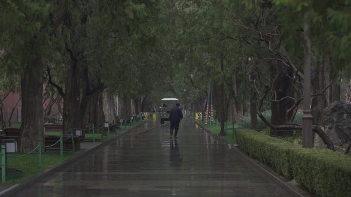 4K原片北京雨雪后太庙古建筑环卫扫水