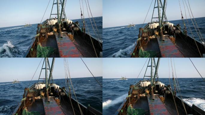渔船在大海中破浪前行
