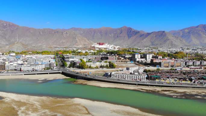 高清航拍拉萨河与布达拉宫