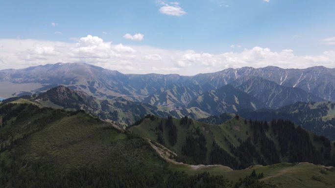 新疆赛里木湖高山
