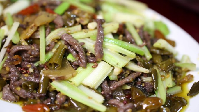 泡椒脆肠泡椒牛肉丝川菜江湖美食