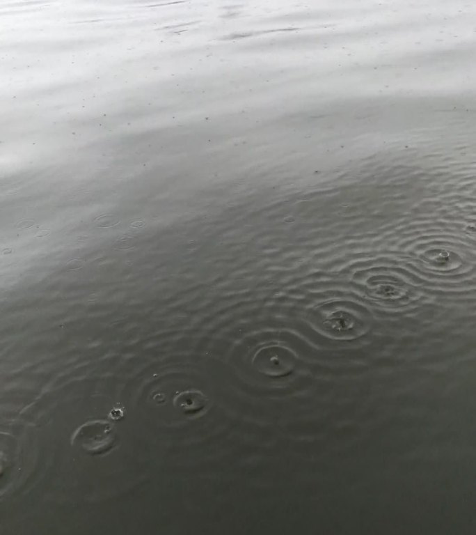 浙江杭州西湖旅游景区下雨场景