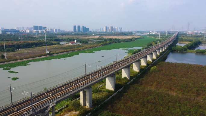 4K航拍京沪高铁桥梁列车