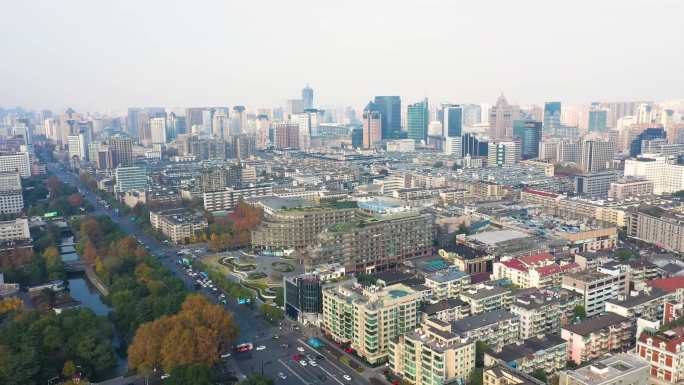杭州西湖边城市建筑群航拍4K