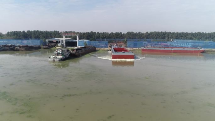 航拍造船厂新船下水，京杭大运河码头装煤炭