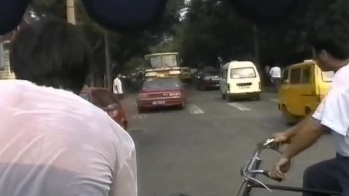 80年代三轮车行拍游北京