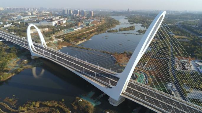 航拍北京桥下有水的新首钢大桥.长安街西延