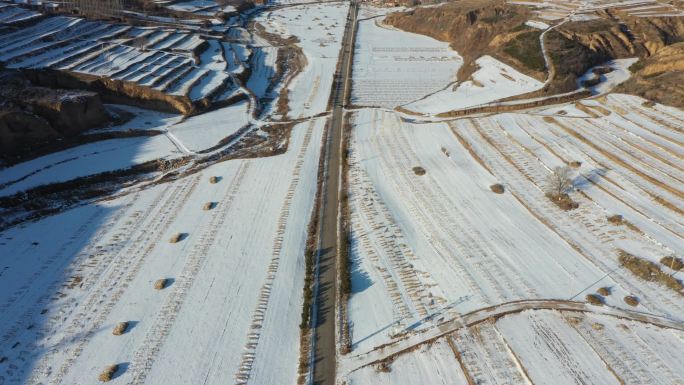 航拍北方雪后公路景色，美好山河