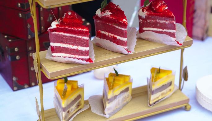 4K蛋糕甜品店室外推销展示唯美空镜