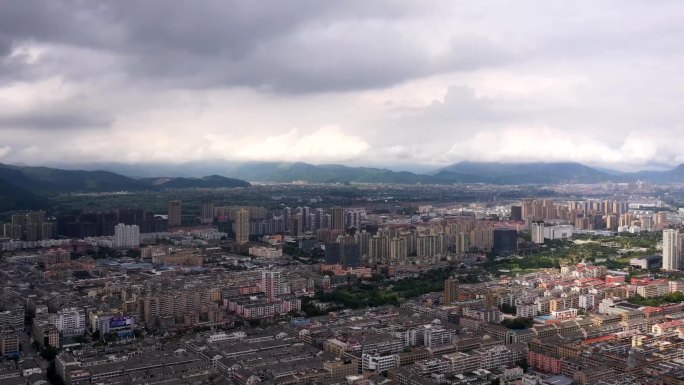 苍南灵溪延时航拍雨后云海云雾环绕温州小镇