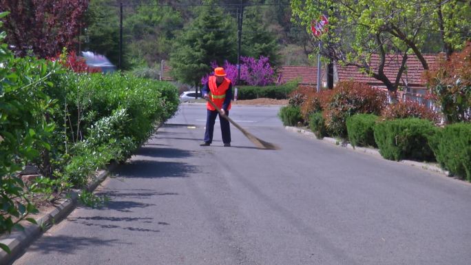 村庄清扫马路