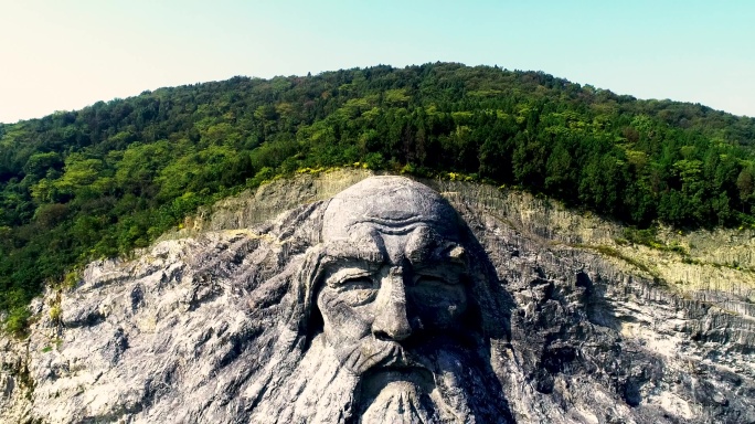 航拍襄阳全国最大的伏羲山体石刻雕像