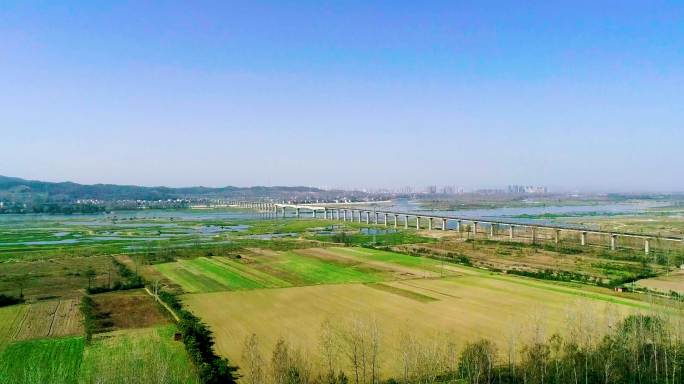 航拍襄阳老河口仙人渡汉江湿地铁路高架桥