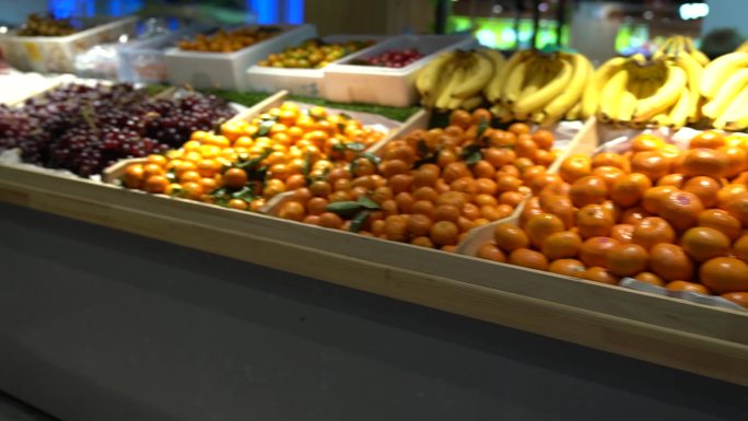 市场蔬菜水果摊购物